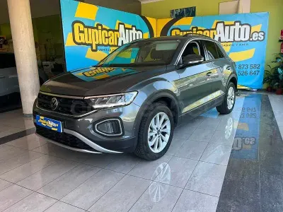 Usado VW T-Roc 150 CV (110 kW) 2025 Gris / plata SUV