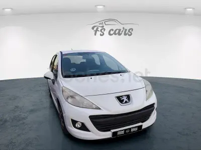 Usado Peugeot 207 68 CV (50 kW) 2013 Blanco Berlina