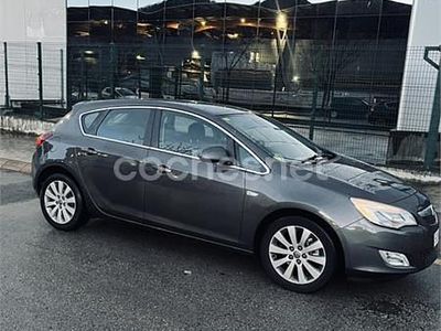 Usado Opel Astra Sportive 125 CV (91 kW) 2012 Gris / plata Berlina