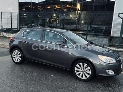 Usado Opel Astra Sportive 125 CV (91 kW) 2012 Gris / plata Berlina