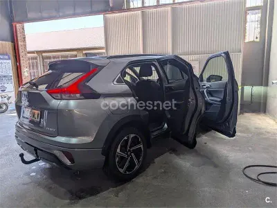 Usado Mitsubishi Eclipse Cross 188 CV (138 kW) 2023 Gris / plata SUV