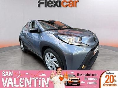 Gris Usado 2024 Toyota Aygo Play Utilitario | 12.990 € (Precio justo)
