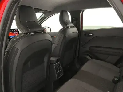 Usado Renault Captur Techno 100 CV (73 kW) 2025 Rojo SUV