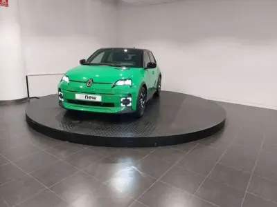 Usado Renault 5 E-Tech Techno 110 kW (150 CV) 2025 Verde Berlina