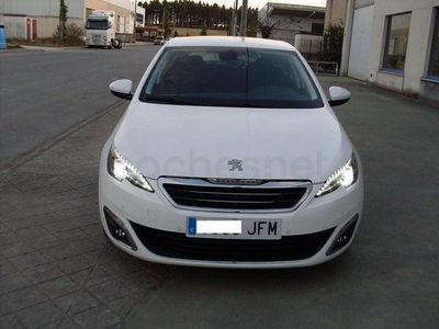 Usado Peugeot 308 Allure 115 CV (84 kW) 2015 Blanco Berlina