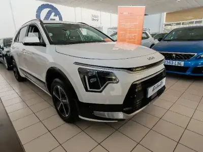 Usado Kia Niro 138 CV (101 kW) 2025 Blanco SUV
