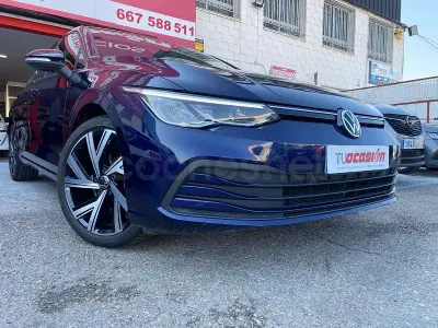 Usado VW Golf VIII Life 115 CV (84 kW) 2021 Azul Berlina