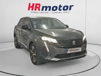 Usado Peugeot 3008 Allure 130 CV (95 kW) 2022 Gris / plata SUV