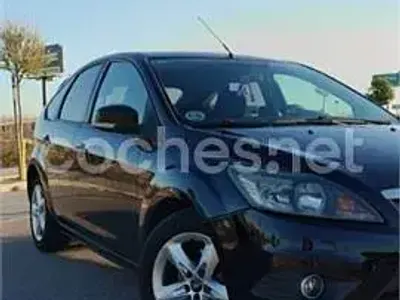 Usado Ford Focus Trend 115 CV (84 kW) 2010 Negro Berlina