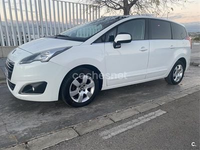 Usado Peugeot 5008 Active 120 CV (88 kW) 2015 Blanco Monovolumen