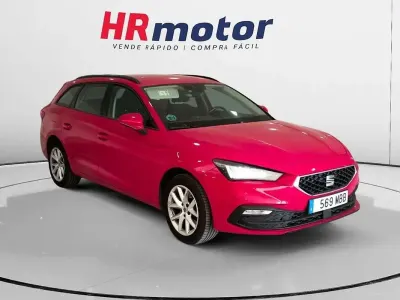 Usado Seat Leon ST Reference 116 CV (85 kW) 2022 Rojo Familiar