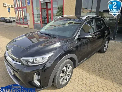 Usado Kia Stonic 120 CV (88 kW) 2021 Negro SUV