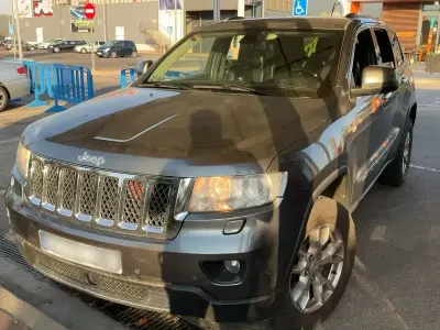 Usado Jeep Grand Cherokee Overland 241 CV (177 kW) 2011 Gris / plata SUV