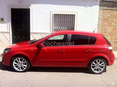 Usado Opel Astra Cosmo 150 CV (110 kW) 2005 Rojo Berlina