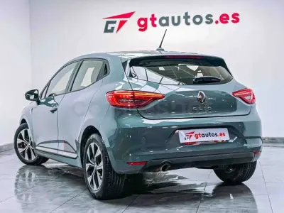 Usado Renault Clio V LIMITED 90 CV (66 kW) 2021 Gris / plata Berlina