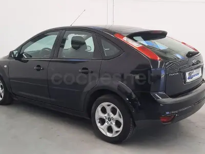 Usado Ford Focus Ghia 115 CV (84 kW) 2007 Negro Berlina