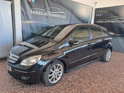 Usado Mercedes B180 109 CV (80 kW) 2005 Negro Monovolumen