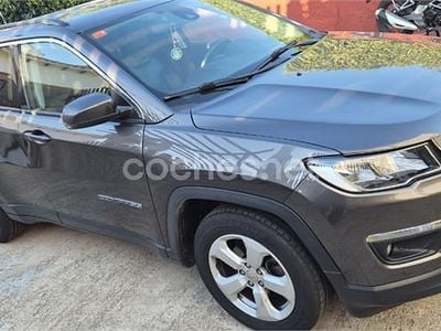 Usado Jeep Compass Longitude 120 CV (88 kW) 2019 Gris / plata SUV