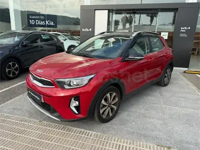 Usado Kia Stonic 100 CV (73 kW) 2023 Rojo SUV