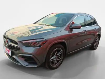 Usado Mercedes GLA200 150 CV (110 kW) 2024 Gris / plata SUV