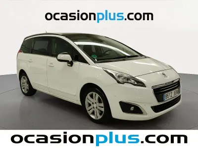 Usado Peugeot 5008 Allure 120 CV (88 kW) 2015 Blanco Monovolumen