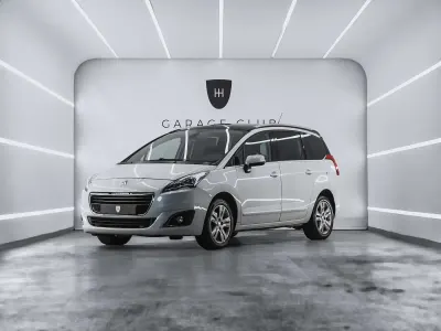 Usado Peugeot 5008 Allure 120 CV (88 kW) 2015 Blanco Monovolumen
