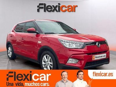 Usado Ssangyong (KGM) Tivoli Limited 115 CV (84 kW) 2017 Rojo SUV