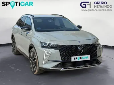 Usado DS Automobiles DS7 Crossback Rivoli 225 CV (165 kW) 2023 Gris / plata SUV
