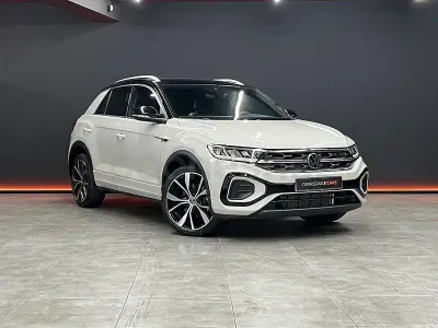 Usado VW T-Roc R-line 150 CV (110 kW) 2024 Gris / plata SUV