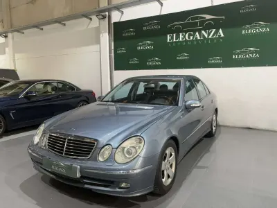 Usado Mercedes E320 Avantgarde 204 CV (150 kW) 2004 Azul Berlina
