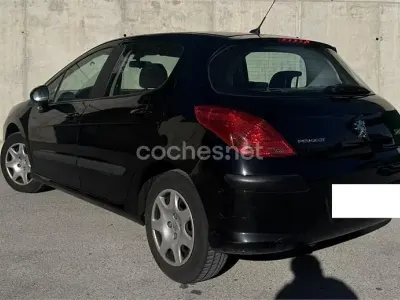 Usado Peugeot 308 120 CV (88 kW) 2008 Negro Berlina