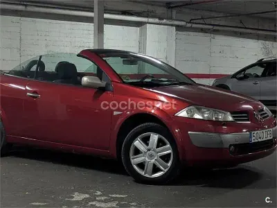 Usado Renault Mégane Cabriolet Dynamique 115 CV (84 kW) 2004 Rojo Descapotable
