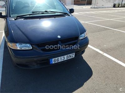 Usado Chrysler Voyager 116 CV (85 kW) 1998 Azul Monovolumen