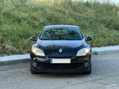 Usado Renault Mégane GrandTour Dynamique 115 CV (84 kW) 2013 Negro Familiar