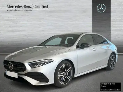 Usado Mercedes A180 136 CV (100 kW) 2025 Gris / plata Berlina