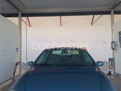 Usado Lancia Lybra 105 CV (77 kW) 2000 Azul Familiar