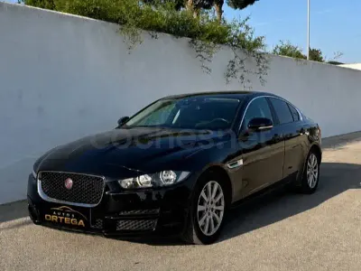 Usado Jaguar XE Portfolio 180 CV (132 kW) 2015 Negro Berlina