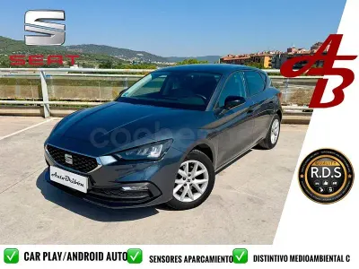 Usado Seat Leon Style 130 CV (95 kW) 2022 Gris / plata Berlina