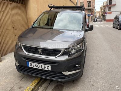 Usado Peugeot Rifter Active 100 CV (73 kW) 2020 Gris / plata Monovolumen