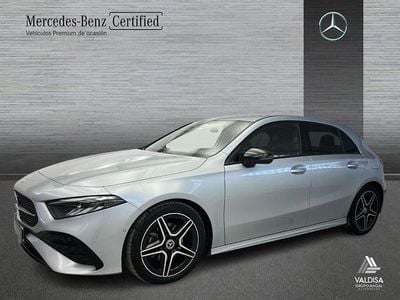 Gris / plateado Usado 2025 Mercedes A200 AMG line Berlina | 37.500 € (Precio justo)