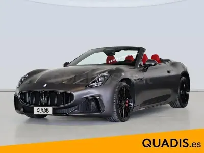 Usado Maserati GranCabrio 551 CV (405 kW) 2025 Gris / plata Descapotable