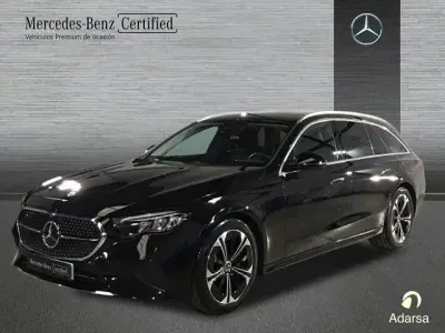 Usado Mercedes E300 313 CV (230 kW) 2025 Negro obsidiana Familiar