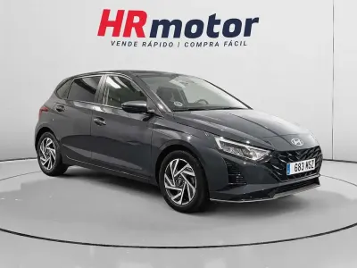 Usado Hyundai i20 101 CV (74 kW) 2024 Gris Utilitario