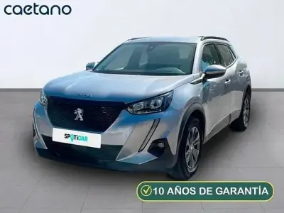 Usado Peugeot 2008 Style 100 CV (73 kW) 2021 Gris / plata SUV