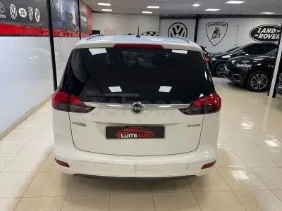 Usado Opel Zafira Tourer Excellence 130 CV (95 kW) 2013 Blanco Monovolumen