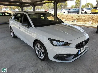 Usado Seat Leon FR 150 CV (110 kW) 2025 Blanco Familiar