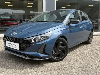 Nuevo Hyundai i20 Blackline 90 CV (66 kW) 2026 Azul Utilitario