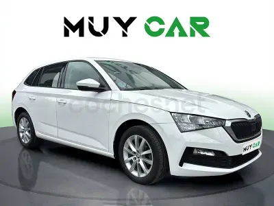 Usado Skoda Scala Active 95 CV (69 kW) 2022 Blanco Utilitario