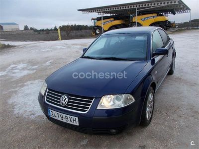 Azul Usado 2002 VW Passat Trendline Berlina | 2250 € (Precio justo)
