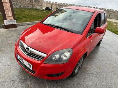 Usado Opel Zafira Essentia 115 CV (84 kW) 2010 Rojo Monovolumen
